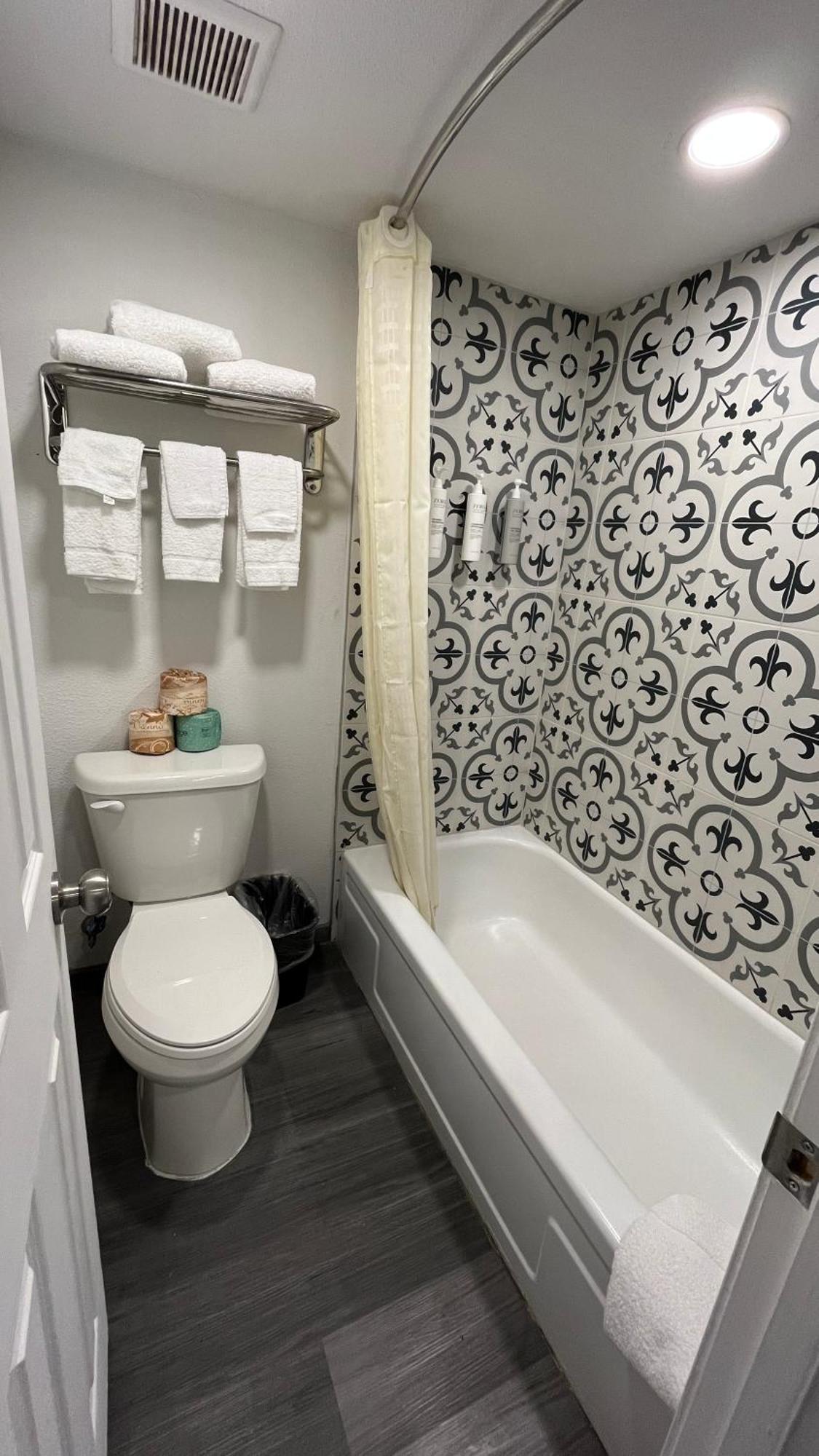 Town Place Studio Apartment Snyder Eksteriør billede